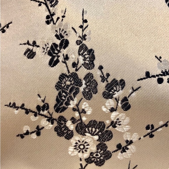 Asian inspired Black and Ivory silken bag with embroidered flower pattern - Picture 3 of 6